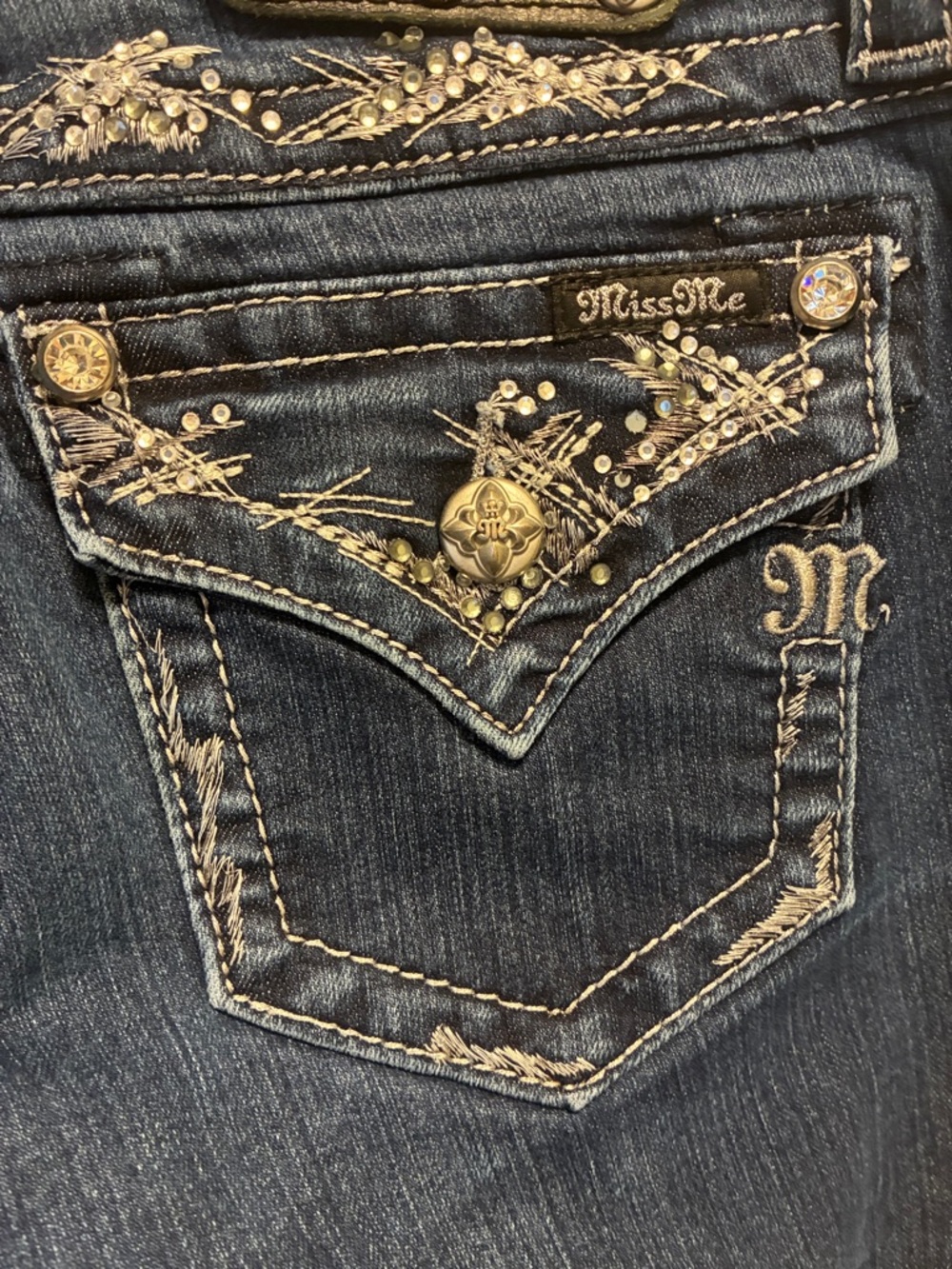 Miss Me signature Bootcut Jeans with embroidery and rhinestones - Picture 7 of 14